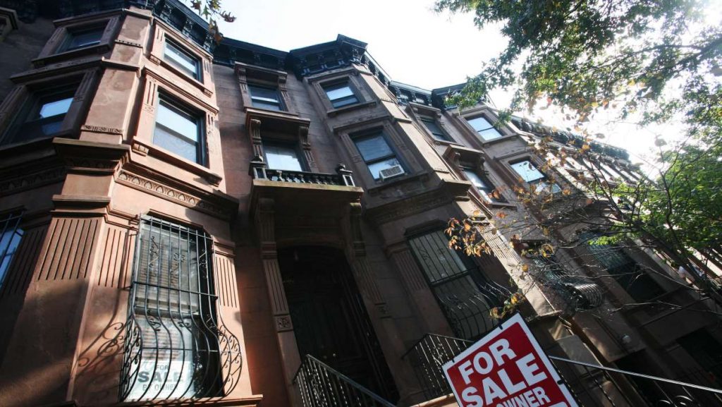 HUD mortgage sales harm black neighborhoods, lawsuit says