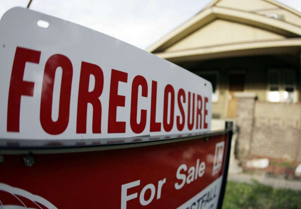 As housing crisis festers, mortgage servicers spend $8 million on political contributions