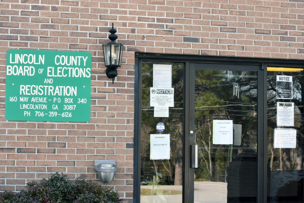 A sign hangs at the entrance to the Lincoln County Board of Elections building.